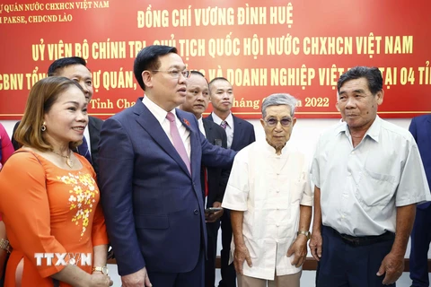 Chủ tịch Quốc hội tới thăm Tổng lãnh sự quán Việt Nam tại Pakse
