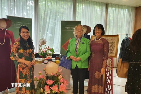 Phái đoàn Việt Nam tại Geneva tham dự Lễ hội Mùa thu hoạch châu Á