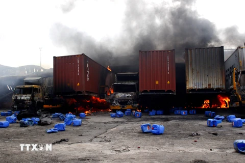 Vụ cháy kho container ở Bangladesh: Ngọn lửa chưa được dập tắt