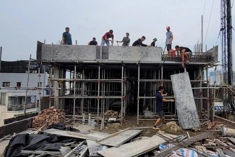 Hà Nội cưỡng chế công trình vi phạm trật tự xây dựng tại Nguyễn Khang