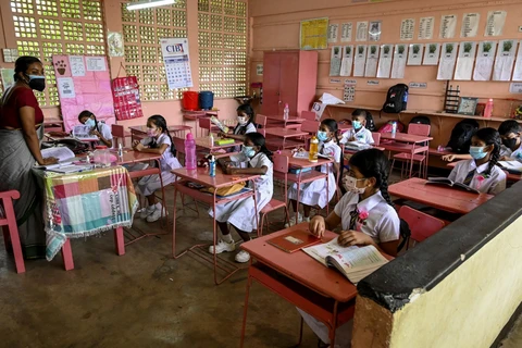 Sri Lanka mở lại trường học sau 1 tháng đóng cửa do thiếu nhiên liệu