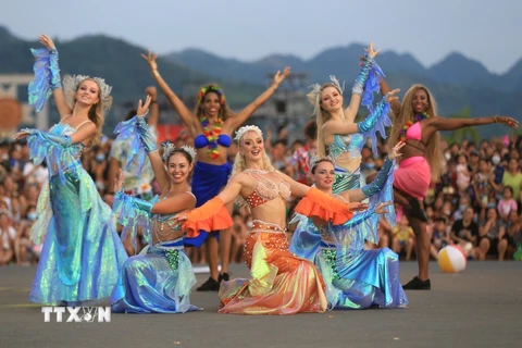 Những hình ảnh ấn tượng về lễ hội Carnival đường phố Hòa Bình 2022