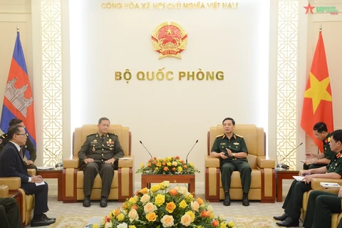 Đại tướng Phan Văn Giang tiếp Phó Tổng Tư lệnh Quân đội Campuchia