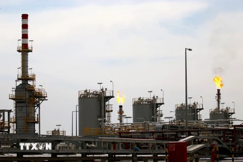 Dự trữ xăng của Mỹ giảm mạnh đẩy giá dầu thế giới phiên 10/8 tăng