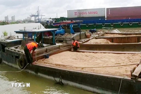 Ngăn chặn nạn "cát tặc," bảo vệ nguồn lợi khoáng sản trên sông Tiền