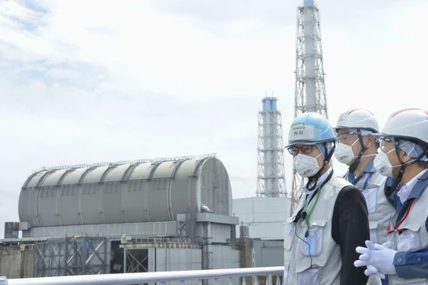 Bộ trưởng Công nghiệp Nhật Bản thăm nhà máy điện hạt nhân Fukushima