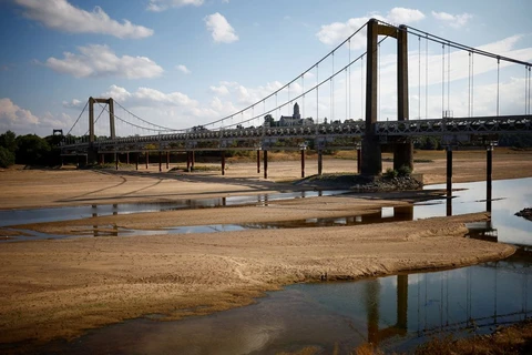 Pháp: Mực nước sông Loire xuống mức thấp nhất trong lịch sử