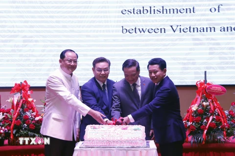 Giữ gìn và phát triển quan hệ hữu nghị đặc biệt Việt Nam-Lào