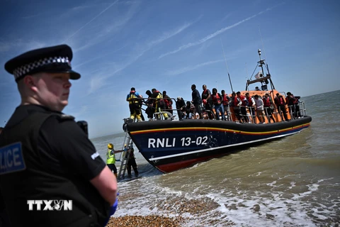 20 người thiệt mạng và mất tích do chìm thuyền khi di cư tới Italy