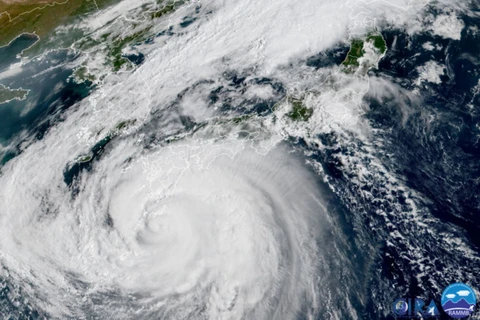 Nhật Bản kêu gọi gần 2 triệu người sơ tán để ứng phó siêu bão Nanmadol