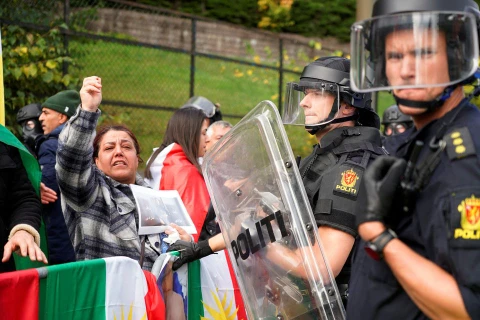 Na Uy bắt giữ hơn 90 người biểu tình gần Đại sứ quán Iran ở Oslo