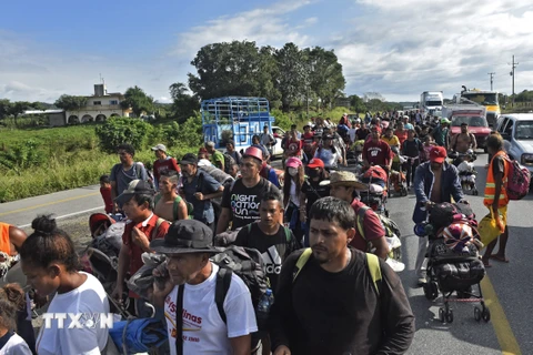 Mỹ bắt đầu trục xuất người di cư trái phép trở lại Mexico