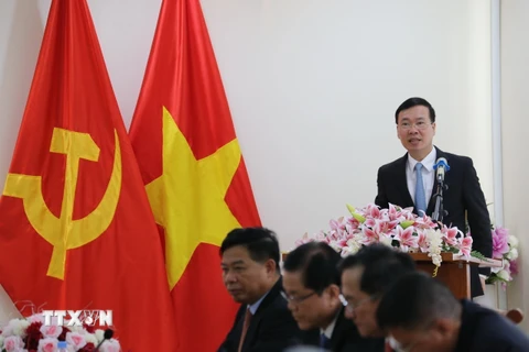 Thường trực Ban Bí thư tới thăm Đại sứ quán Việt Nam tại Campuchia