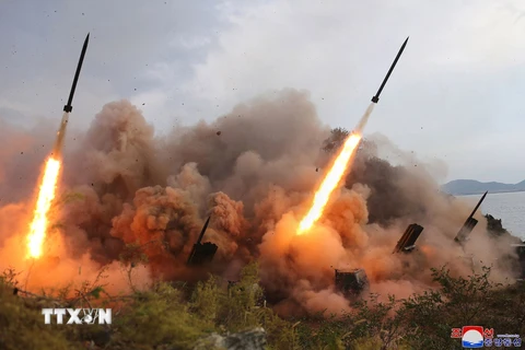 Hàn Quốc: Triều Tiên bắn hơn 100 quả đạn pháo gần bờ biển phía Đông
