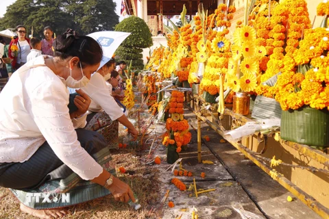 Nét văn hóa đặc trưng của người dân Lào trong lễ hội Thatluang