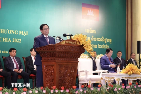 Thủ tướng dự Diễn đàn xúc tiến đầu tư và thương mại Việt Nam-Campuchia