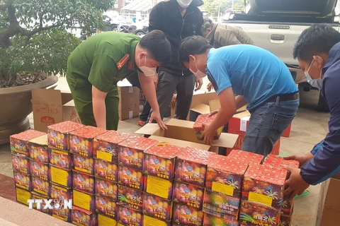 Lâm Đồng: Bắt 4 đối tượng mua bán trái phép 2 tấn pháo lậu