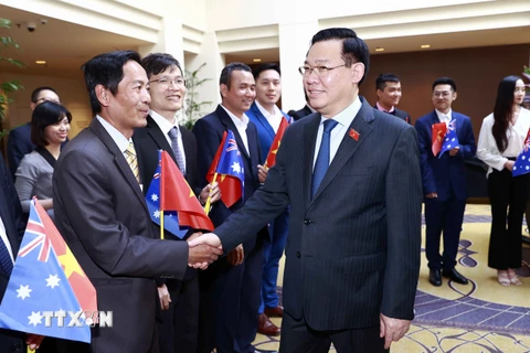 Chủ tịch Quốc hội gặp đại diện Cộng đồng người Việt Nam tại Australia