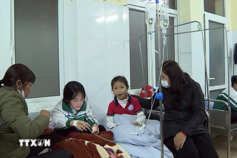 Sơn La: 40 học sinh nhập viện sau bữa tối, nghi ngộ độc thực phẩm 