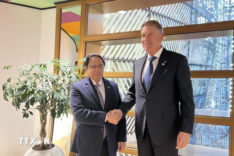 Thủ tướng Phạm Minh Chính gặp Tổng thống Romania Klaus Iohannis