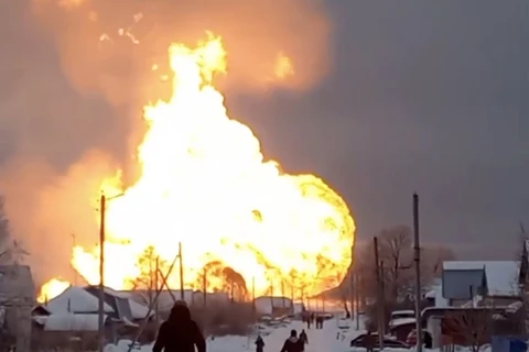 Nga dập tắt đám cháy trên đường ống dẫn khí đốt bị nứt ở Chuvashia