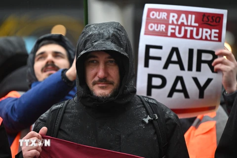 Nghiệp đoàn công nhân đường sắt Anh bác bỏ đề xuất mới về lương