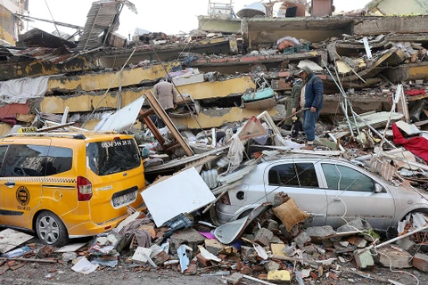 Các cửa hàng tại Thổ Nhĩ Kỳ ứng phó tình trạng mất cắp sau động đất
