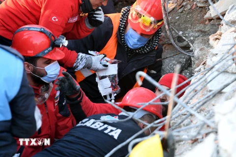 Cụ bà 83 tuổi ở Thổ Nhĩ Kỳ được giải cứu sau 125 giờ mắc kẹt