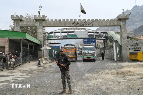Hàng nghìn xe tải mắc kẹt tại cửa khẩu giữa Afghanistan và Pakistan