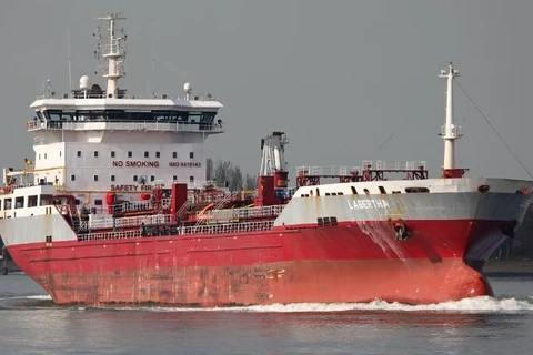 Tây Ban Nha bắt giữ một con tàu xả dầu trên Địa Trung Hải