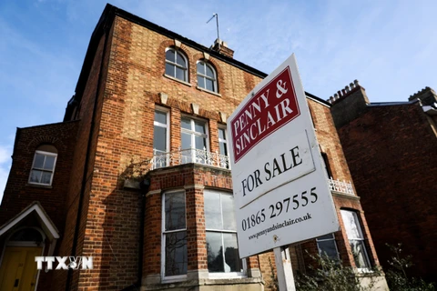 Giá nhà tại Anh giảm lần đầu tiên trong gần 3 năm qua