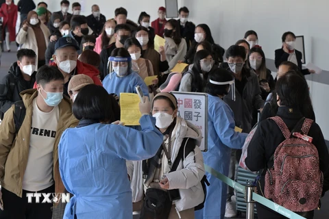 Trung Quốc nới lỏng quy định xét nghiệm COVID-19 với khách du lịch