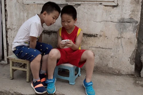 Chứng nghiện điện thoại ở trẻ em vùng nông thôn Trung Quốc