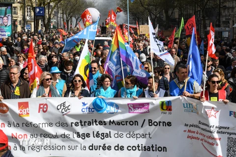 Bước ngoặt trong các cuộc biểu tình ở Pháp khi sinh viên tham gia