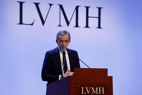 Ông chủ LVMH lần đầu tiên trở thành người giàu nhất thế giới