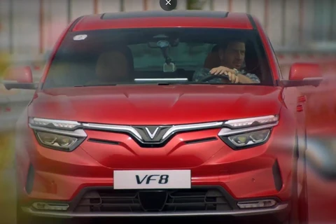 Truyền hình Anh: VF 8 là tương lai của xe điện công nghệ cao Việt Nam