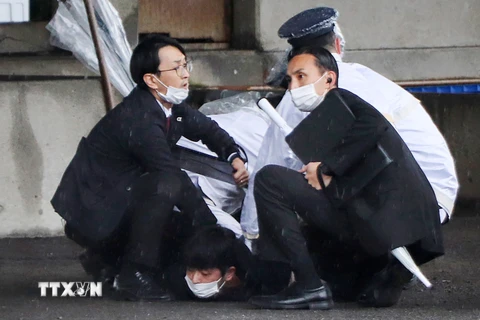 Sửng sốt trước mức độ bảo vệ hạn chế đối với Thủ tướng Nhật Bản