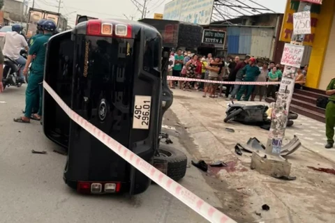 Kinh hoàng khoảnh khắc xe bán tải tông tử vong CSGT và hai người dân