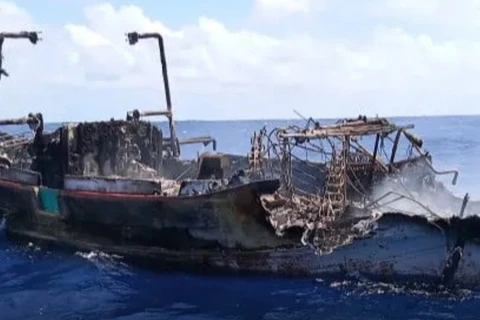 Tàu Indonesia bốc cháy trên Ấn Độ Dương, 11 thủy thủ mất tích