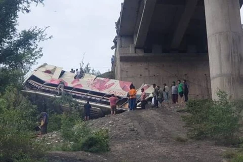 Xe buýt rơi xuống hẻm núi tại Ấn Độ, ít nhất 10 người thiệt mạng 