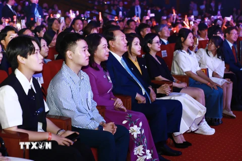 Tổng thống Hàn Quốc dự Đêm nhạc Giao lưu Văn hóa Hàn Quốc-Việt Nam