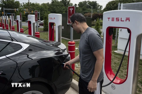 Các nhà sản xuất trạm sạc EV phản đối áp dụng tiêu chuẩn Tesla