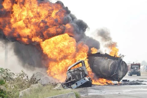 Nigeria: Xe chở xăng phát nổ sau vụ tai nạn, 8 người thiệt mạng