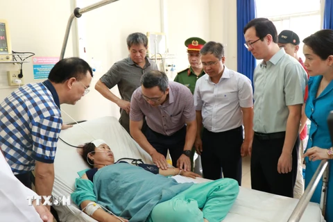 Lật xe khách ở Khánh Hòa: 16 du khách nước ngoài bị thương đã hồi phục