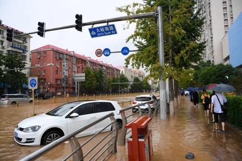 Choáng với cảnh lũ lụt khủng khiếp ở thủ đô Bắc Kinh của Trung Quốc