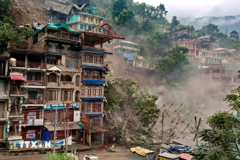 Lở đất phá hủy nhiều tòa nhà tại vùng núi miền Bắc Ấn Độ