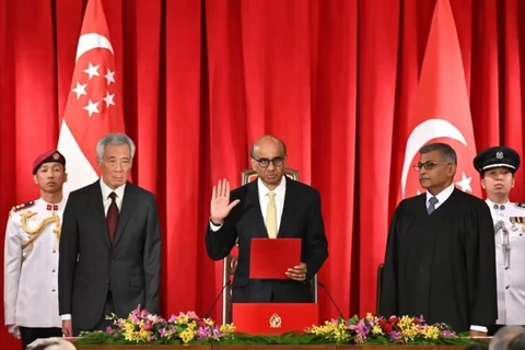 Tổng thống Singapore Tharman Shanmugaratnam tuyên thệ nhậm chức