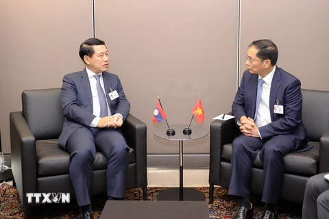 Bộ trưởng Bùi Thanh Sơn tiếp xúc quan chức cấp cao Lào, Uganda và EU