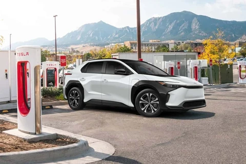 Toyota áp dụng tiêu chuẩn sạc xe điện của Tesla từ năm 2025