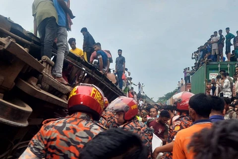 Bangladesh: Hai tàu hỏa đâm nhau, ít nhất 15 người thiệt mạng
